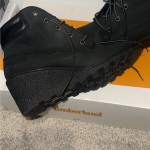 8.5 Timberland Women's Black Wedged Boots